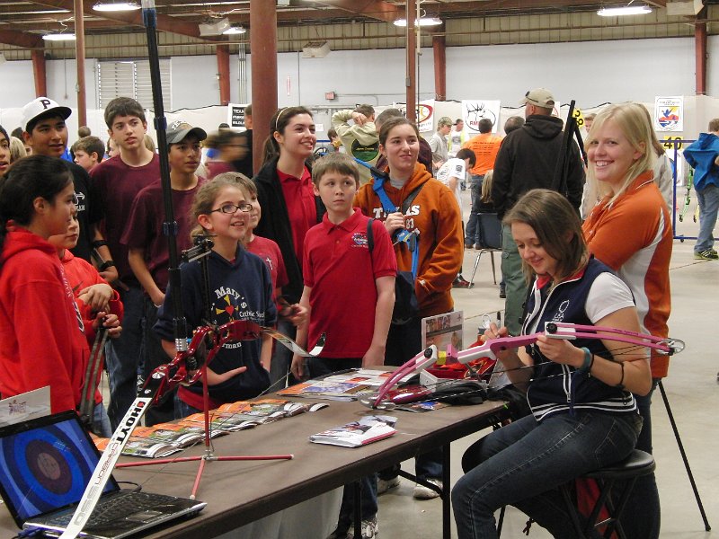 CIMG5702.JPG - Lindsey signed dozens of bows during the day